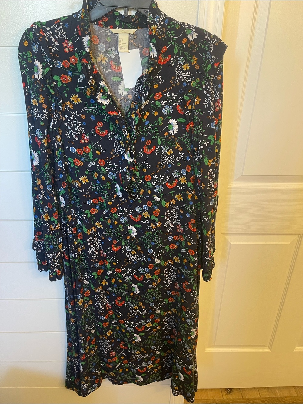 H&M New with tags Women's Navy Floral Long Sleeve midi Dress